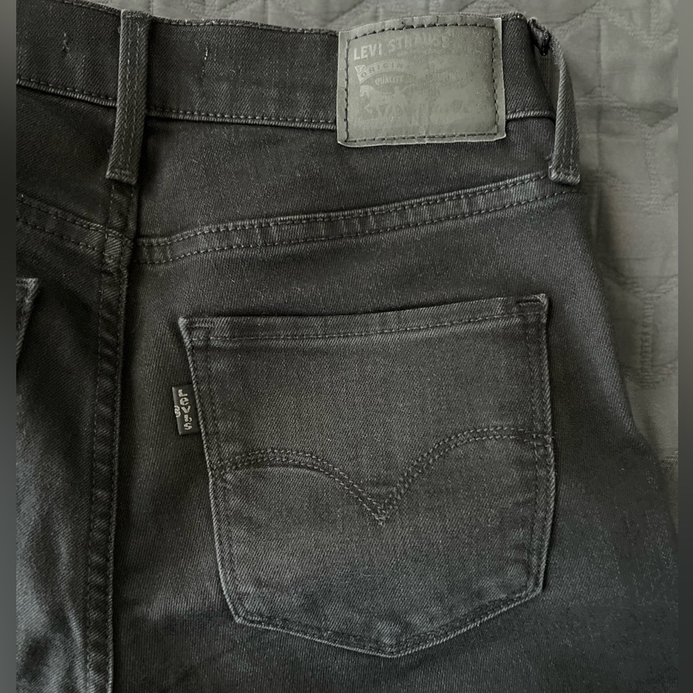 Levi’s 311 SHAPING SKINNY Jeans